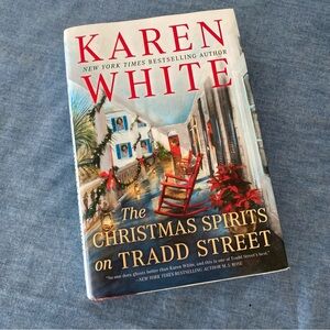 The Christmas Spirits on Tradd Street
Book by Karen White
